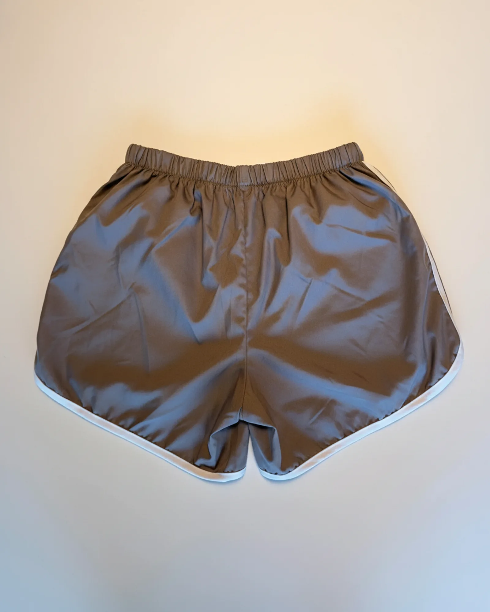 Unbranded מכנס ספורט קצר, ניילון חאקי, מבט קדמי