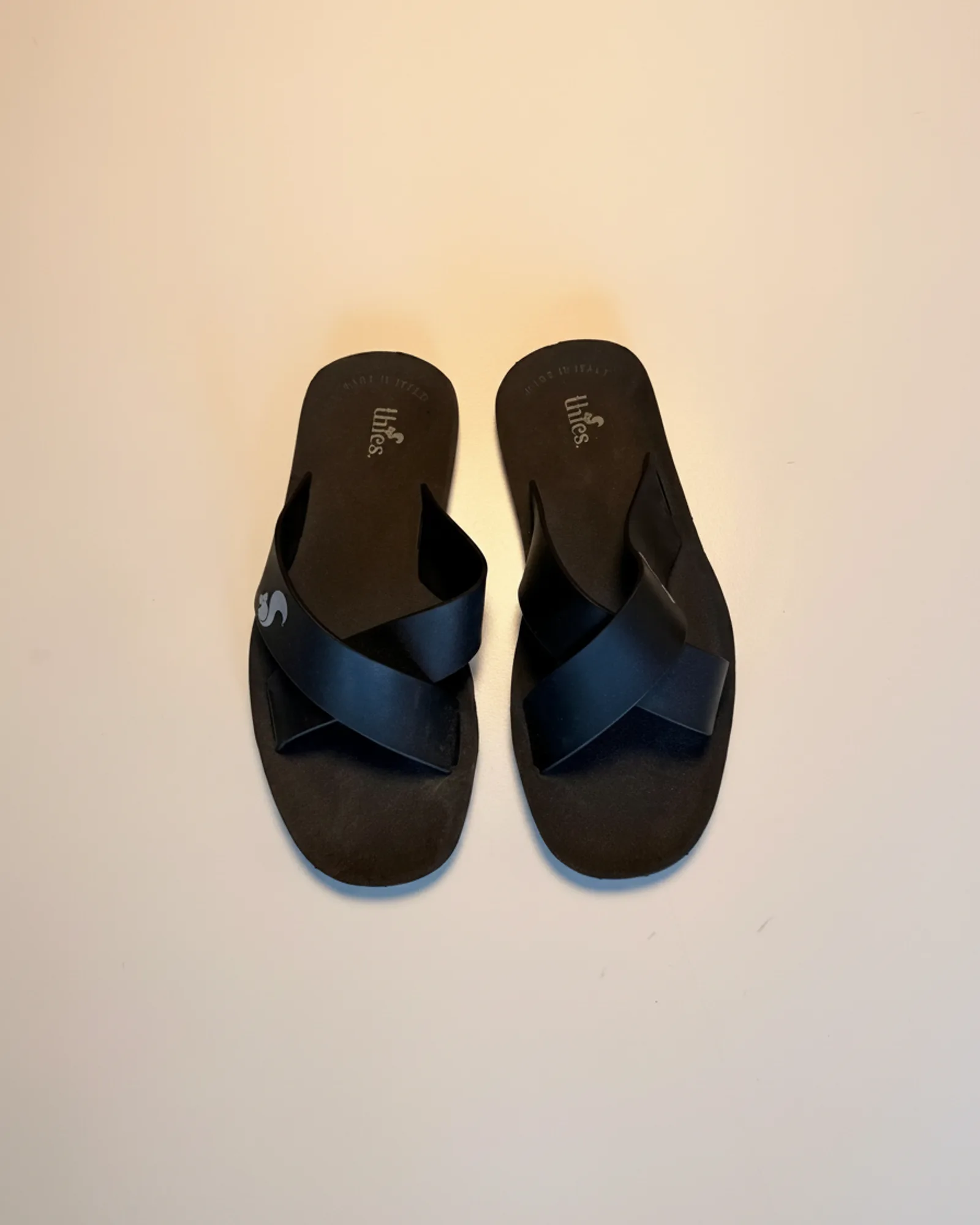 Unbranded סנדלים מוצלבים, שחור, מבט קדמי