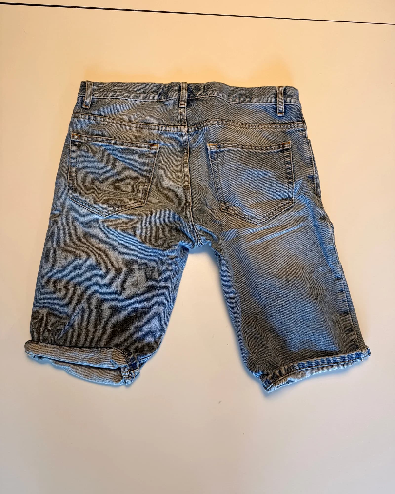 Unbranded מכנס ג׳ינס קצר, גוון בינוני, מבט קדמי