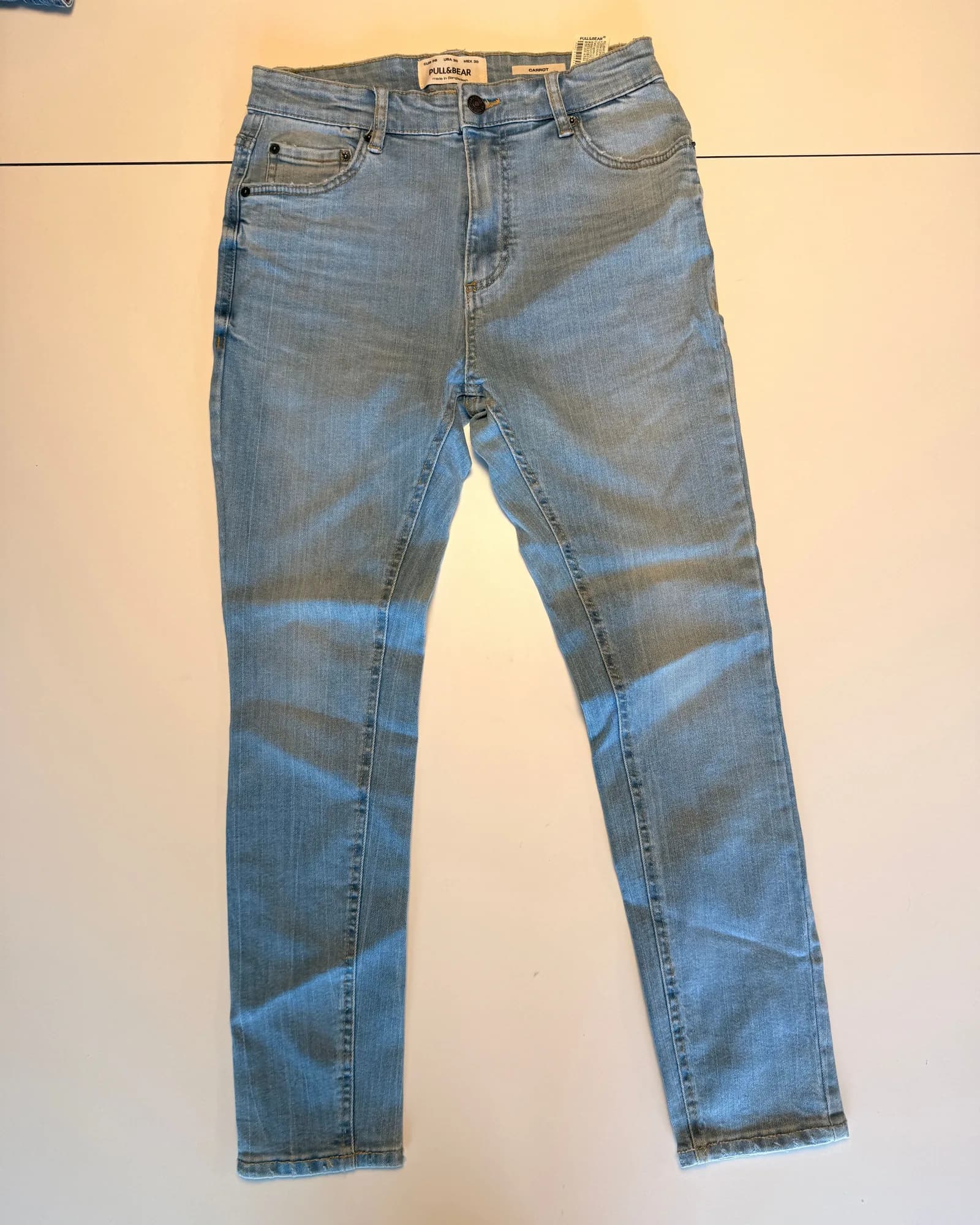 Pull&Bear ג׳ינס סקיני, גוון בהיר, מבט קדמי