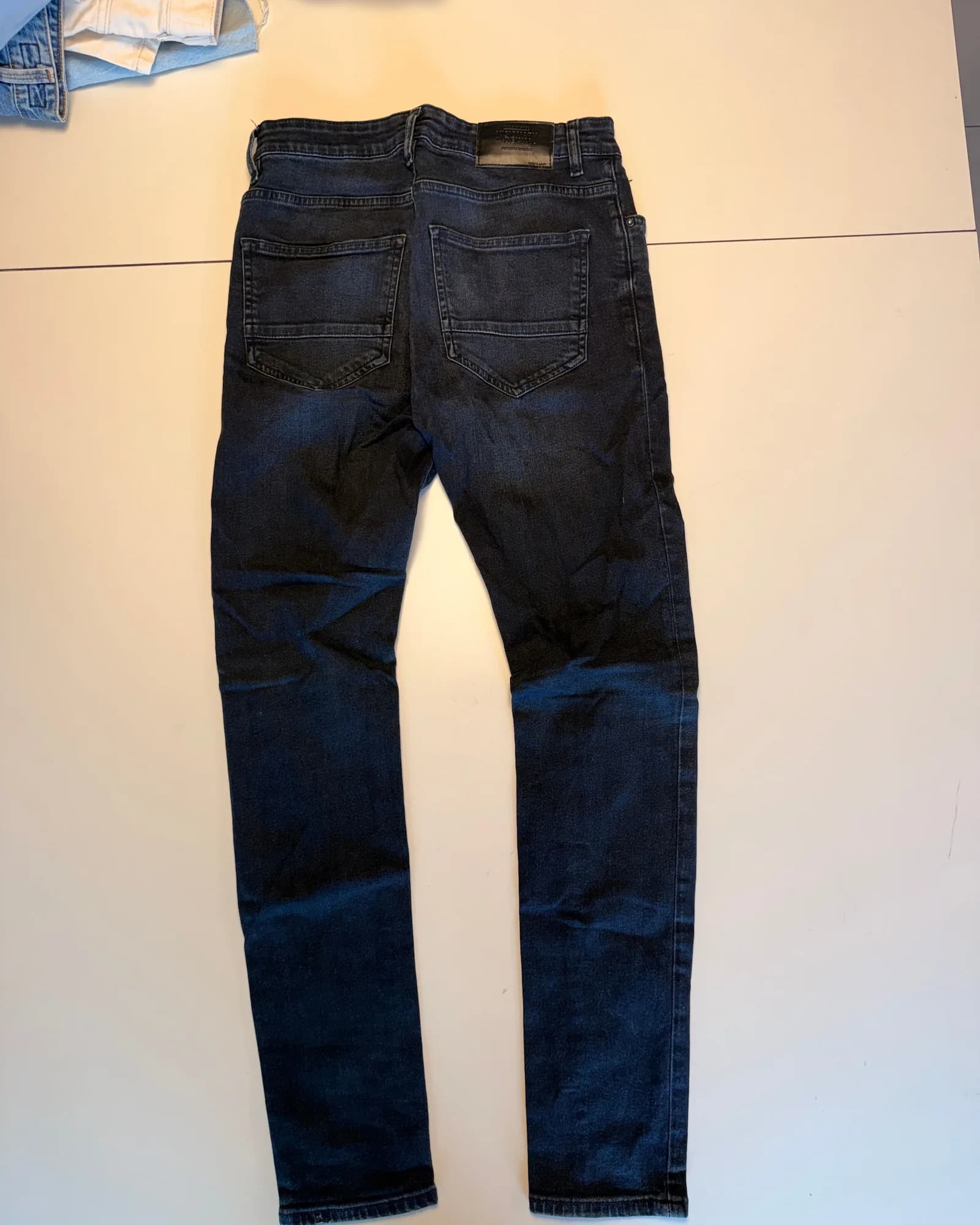 Unbranded ג׳ינס סקיני, אינדיגו כהה, מבט נוסף