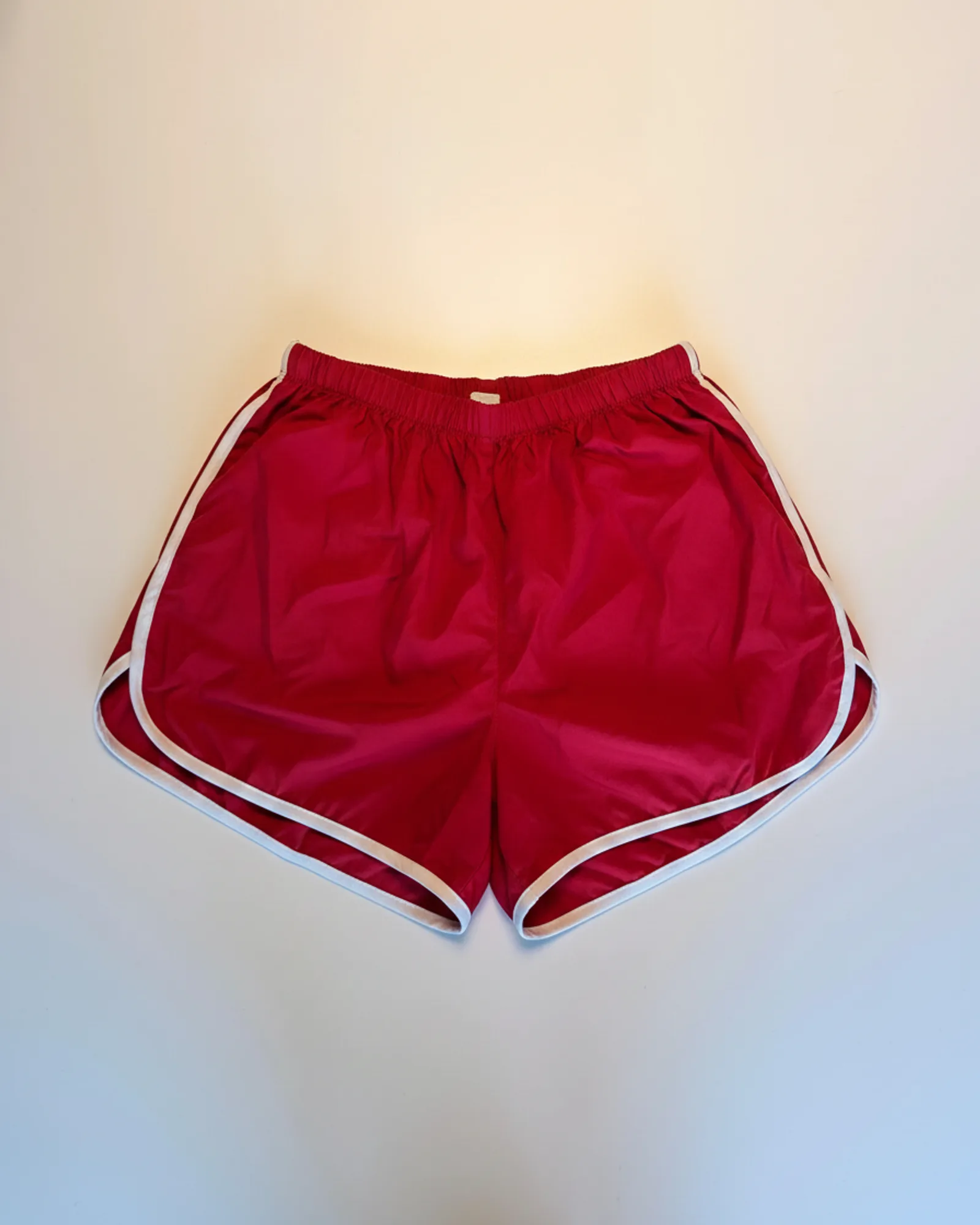 Unbranded מכנס ריצה קצר, אדום עמוק, מבט נוסף
