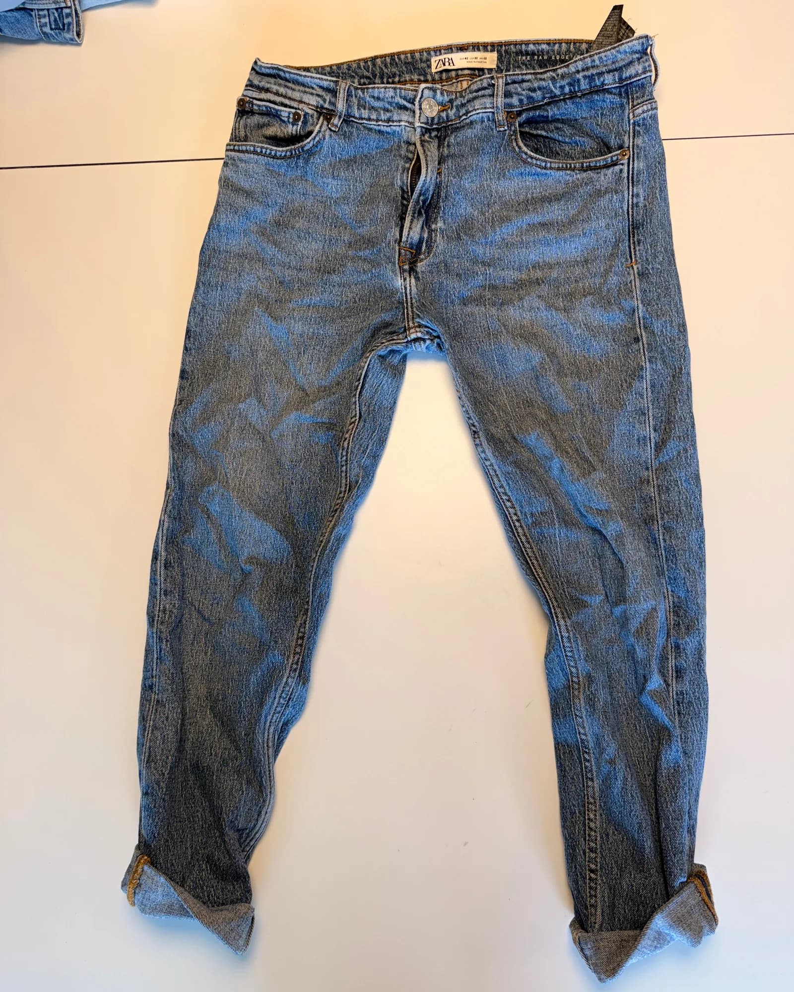 Zara ג׳ינס סלים, גוון בינוני עם קיפול, מבט קדמי